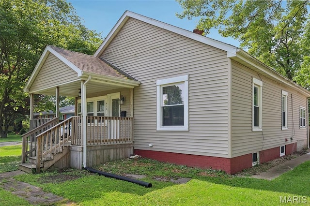 410 W Easton St, Gillespie, IL 62033 - view of front of property with a porch and a front lawn