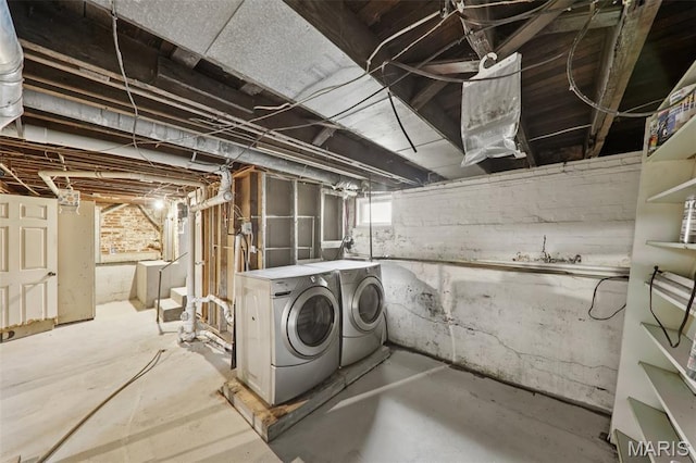 410 W Easton St, Gillespie, IL 62033 - basement featuring washer and dryer