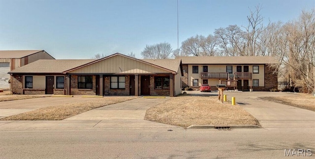 3503 Falling Springs Rd, Cahokia, IL 62206 - townhome / multi-family property with brick siding