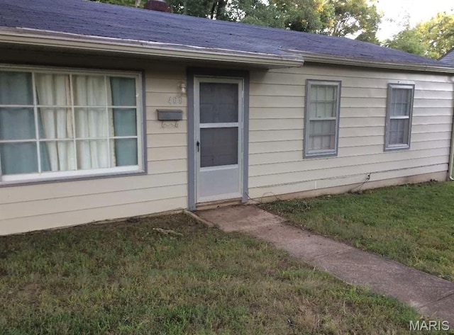 408 4th St, Doniphan, MO 63935 - doorway to property featuring a shingled roof and a yard