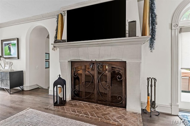 1259 Hampton Park Dr, Richmond Heights, MO 63117 - detailed view of a tiled fireplace, wood finished floors, arched walkways, and ornamental molding