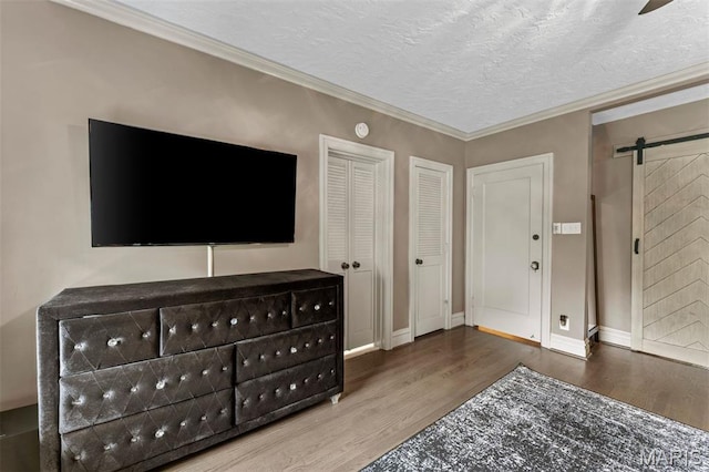 1259 Hampton Park Dr, Richmond Heights, MO 63117 - interior space with a barn door, wood finished floors, ornamental molding, multiple closets, and a textured ceiling