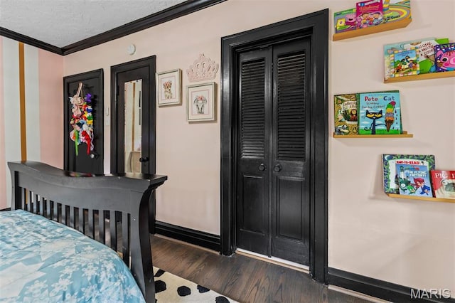 1259 Hampton Park Dr, Richmond Heights, MO 63117 - bedroom featuring crown molding, wood finished floors, and a closet