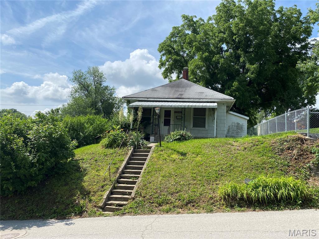 427 W Terrace Ave, Hannibal, MO 63401 - photo 1