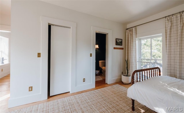 725 W Springfield St, St James, MO 65559 - bedroom featuring light wood-style floors, connected bathroom, and a closet