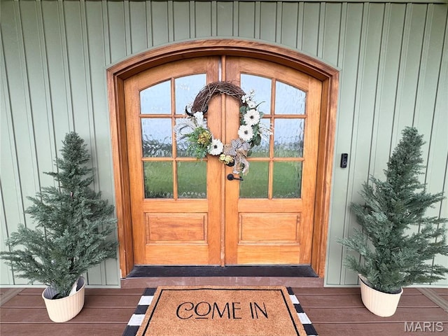 14005 Osage Dr, New London, MO 63459 - property entrance featuring board and batten siding