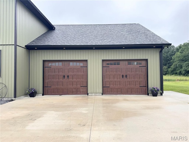 14005 Osage Dr, New London, MO 63459 - garage featuring driveway