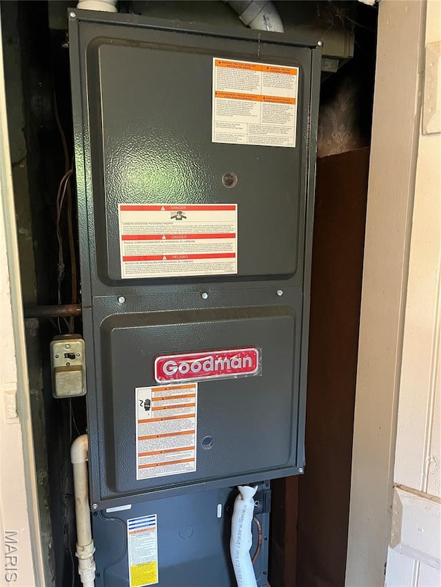 1032 W Pearl St, Staunton, IL 62088 - utilities with heating unit