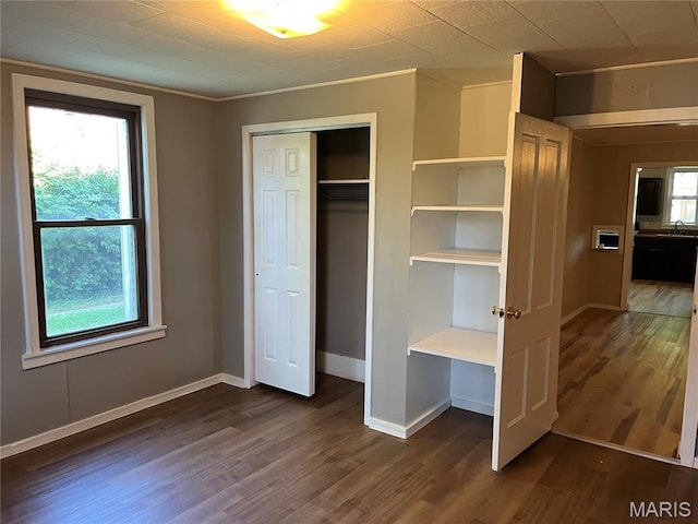 1032 W Pearl St, Staunton, IL 62088 - closet with a sink
