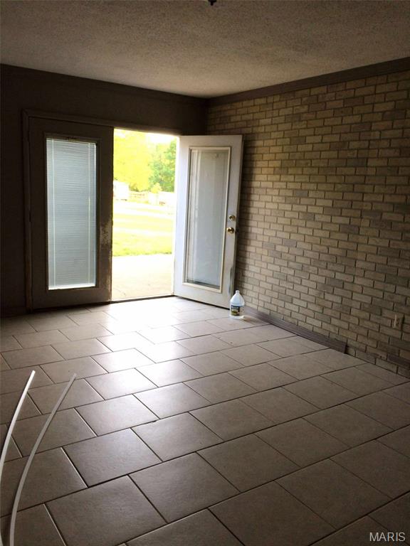 2794 US Highway 160, Doniphan, MO 63935 - unfurnished room with brick wall and a textured ceiling