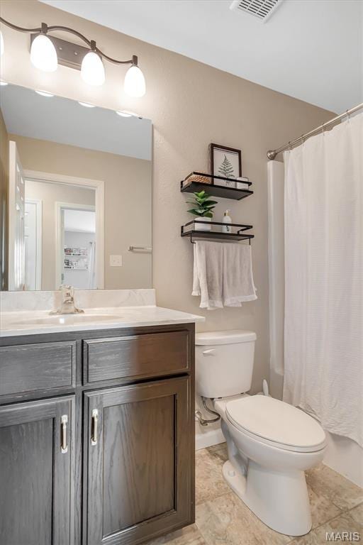 1424 Cortez Dr, Hillsboro, MO 63050 - full bath with vanity, a shower with curtain, and tile patterned flooring
