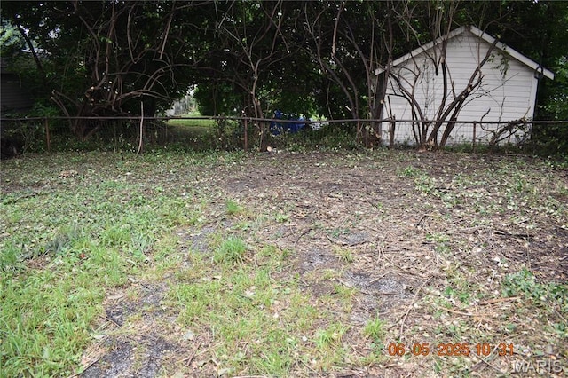 3835 Oakridge Blvd, Northwoods, MO 63121 - view of yard