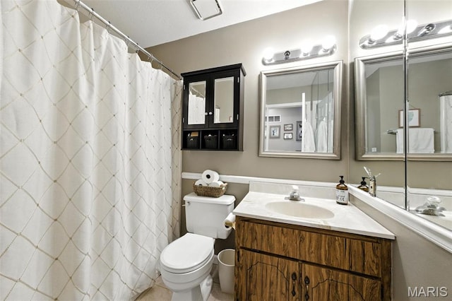 4472 Liberty Ridge Rd, De Soto, MO 63020 - full bath with vanity and curtained shower