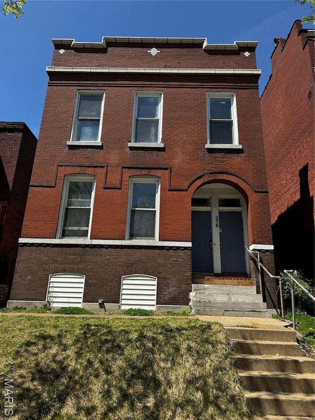 3929 Pennsylvania, Saint Louis, MO 63118 - view of front facade featuring brick siding, entry steps, and a front lawn
