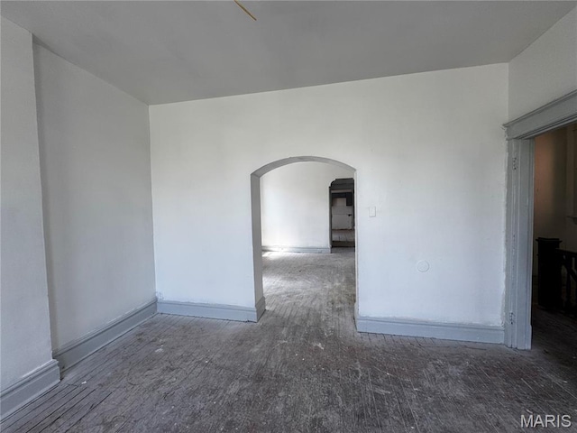 3929 Pennsylvania, Saint Louis, MO 63118 - empty room with arched walkways and baseboards