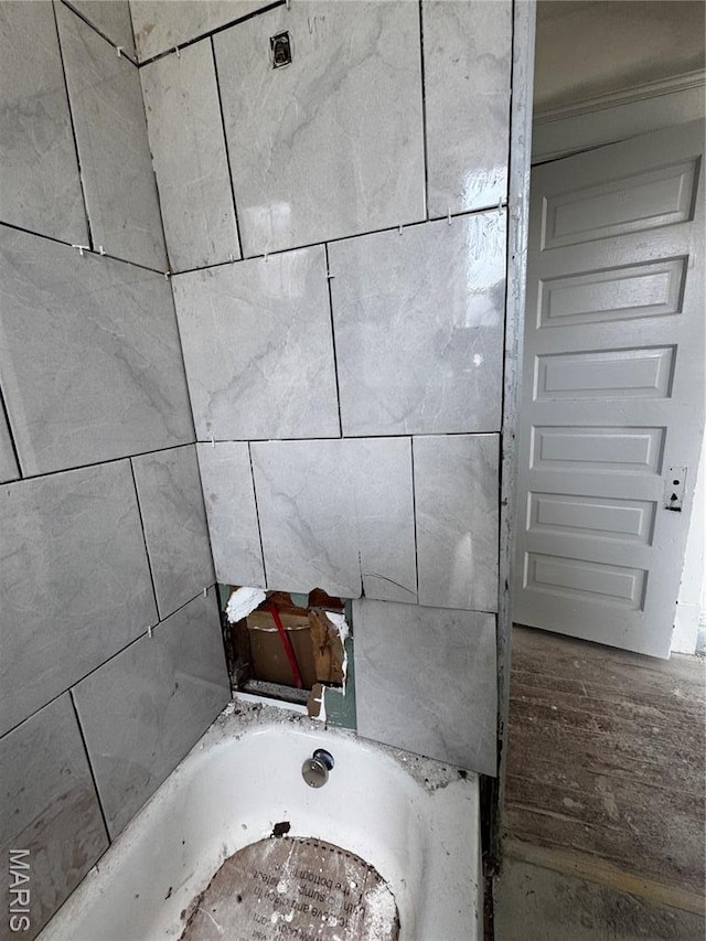 3929 Pennsylvania, Saint Louis, MO 63118 - bathroom view of a tub to relax in