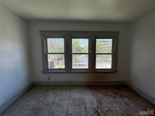 3929 Pennsylvania, Saint Louis, MO 63118 - unfurnished room with healthy amount of natural light