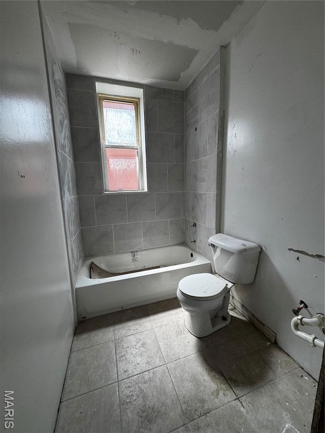 3929 Pennsylvania, Saint Louis, MO 63118 - bathroom featuring a bathtub and tile patterned floors