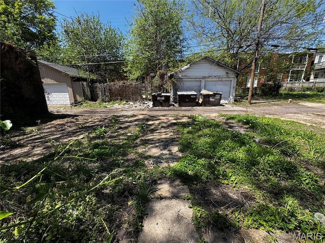 3929 Pennsylvania, Saint Louis, MO 63118 - view of yard featuring an outdoor structure and a detached garage