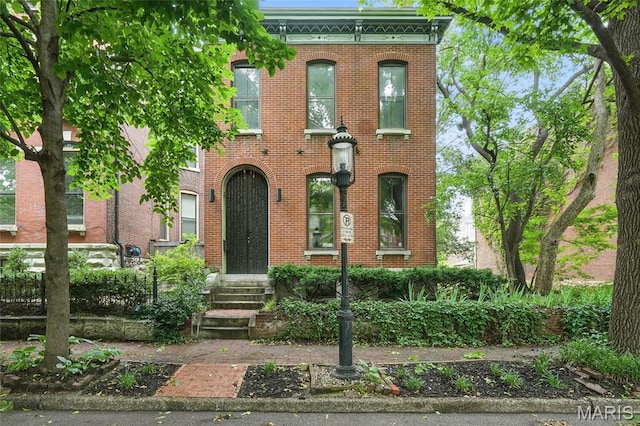 913 Morrison Ave, Saint Louis, MO 63104 - photo 1
