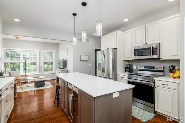 13649 Pocahontas Rd, Highland, IL 62249