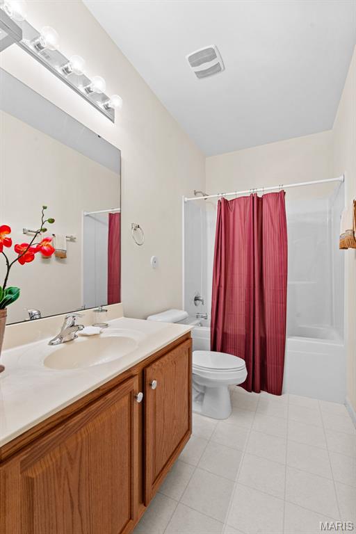 340 Revolution Dr, Saint Peters, MO 63376