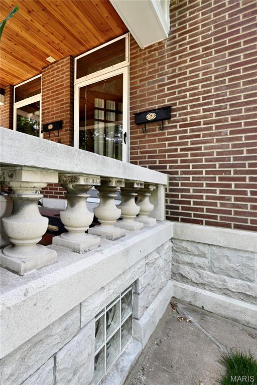 5322 Lansdowne Ave, Saint Louis, MO 63109 - doorway to property with brick siding