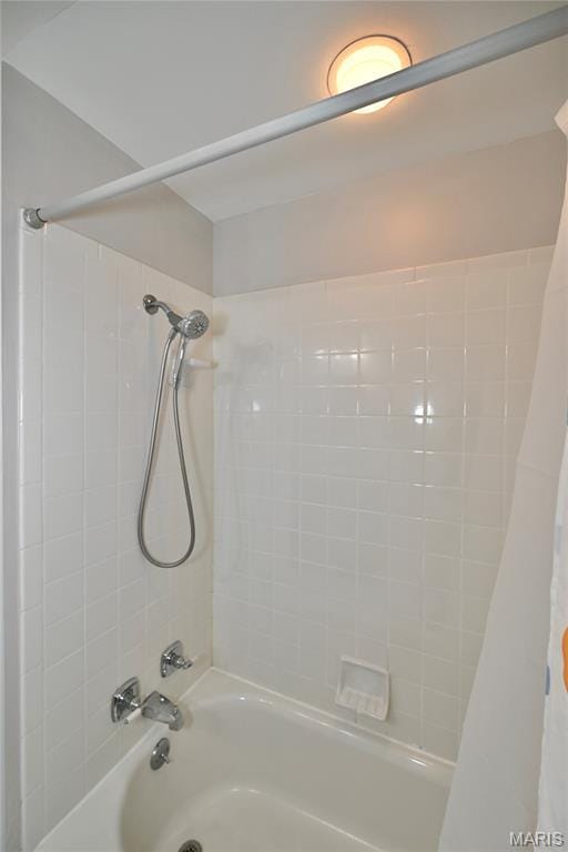 5322 Lansdowne Ave, Saint Louis, MO 63109 - full bathroom featuring shower / bath combination with curtain
