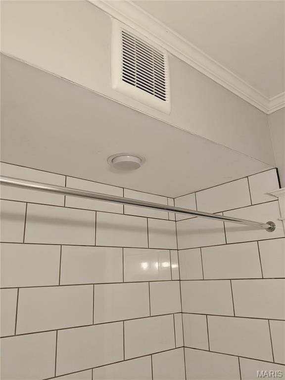 5322 Lansdowne Ave, Saint Louis, MO 63109 - detailed view of crown molding