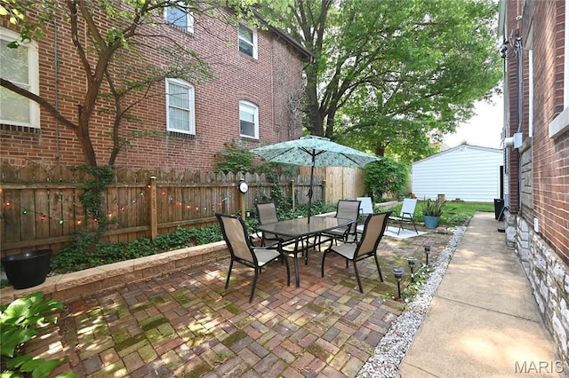 5322 Lansdowne Ave, Saint Louis, MO 63109 - view of patio with outdoor dining space