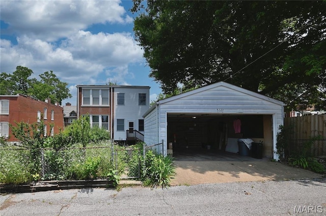 5322 Lansdowne Ave, Saint Louis, MO 63109 - view of front of property with an outdoor structure and a garage
