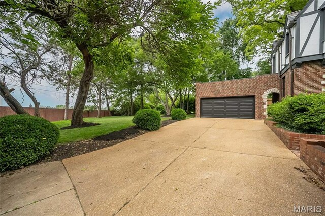 8051 Crescent Dr, Clayton, MO 63105