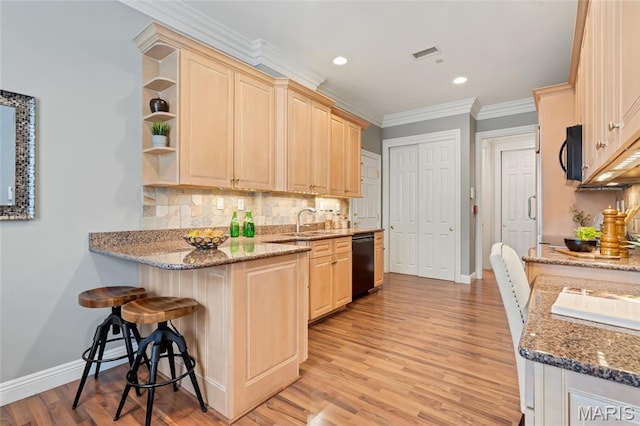 23 Topton Way Unit 2B, Clayton, MO 63105 - kitchen with black appliances, light brown cabinetry, crown molding, decorative backsplash, and a kitchen breakfast bar
