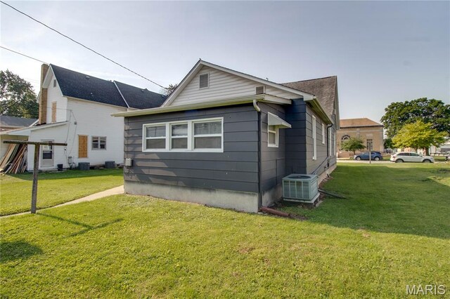 408 N N Main St, Carrollton, IL 62016 - view of front of house with a front yard
