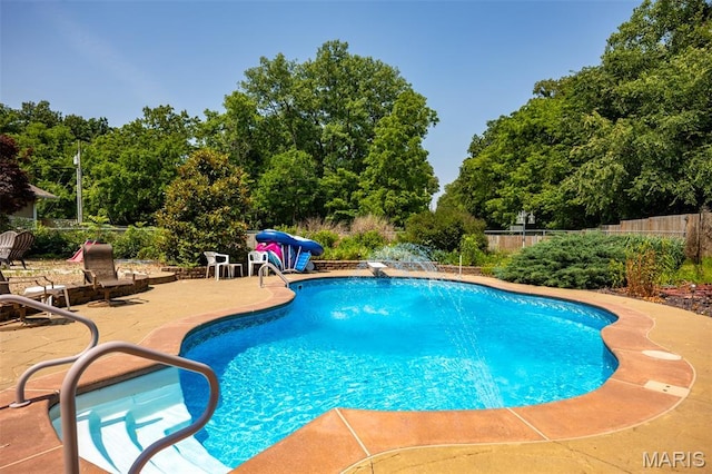 879 Old Quarry Trl, Litchfield, IL 62056
