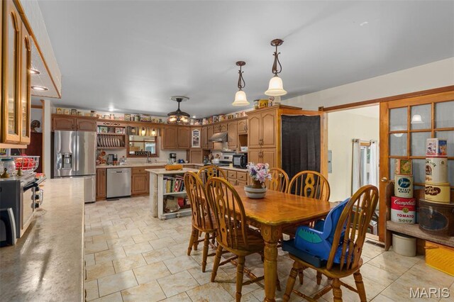 879 Old Quarry Trl, Litchfield, IL 62056