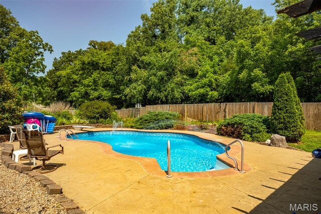 879 Old Quarry Trl, Litchfield, IL 62056