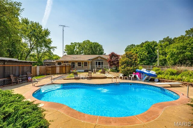 879 Old Quarry Trl, Litchfield, IL 62056