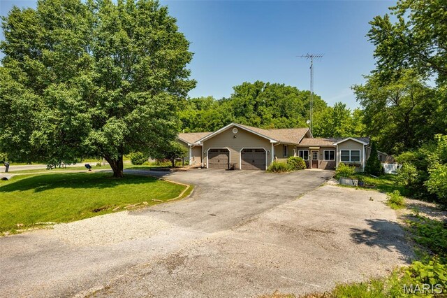 879 Old Quarry Trl, Litchfield, IL 62056