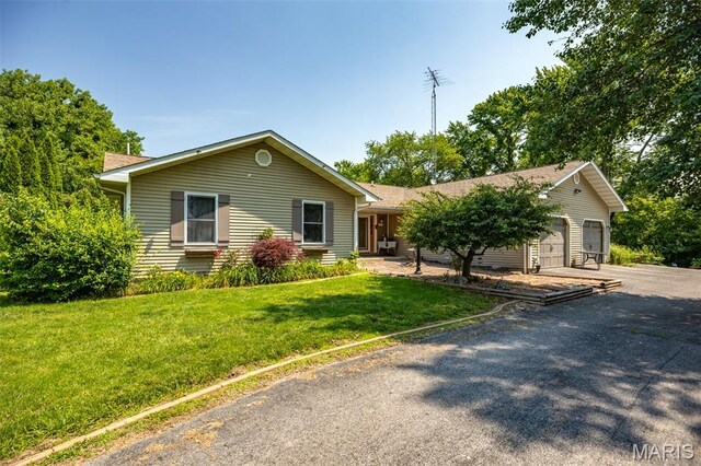 879 Old Quarry Trl, Litchfield, IL 62056