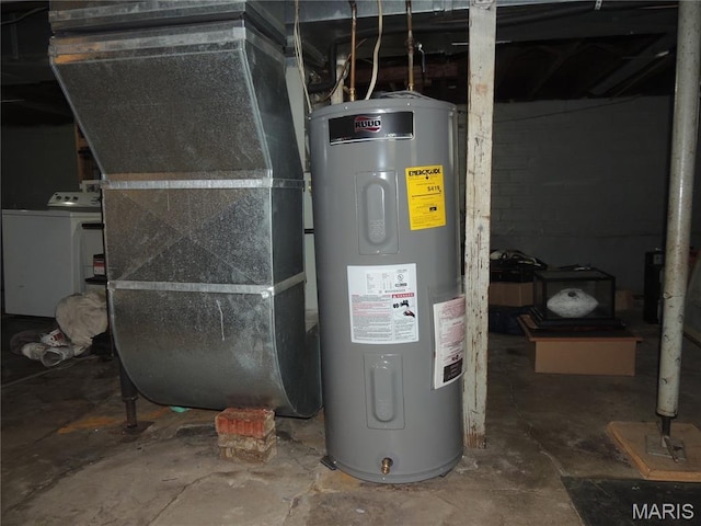 1203 E Jackson St, Mexico, MO 65265 - utilities featuring electric water heater and washer / dryer