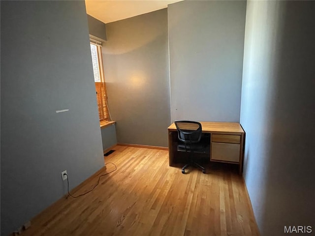 2319 Hickory St Unit A, Saint Louis, MO 63104 - unfurnished office featuring wood finished floors