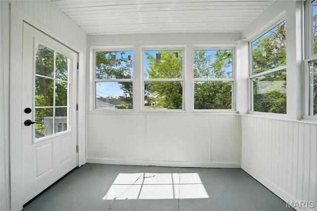 4550 Enright Ave, Saint Louis, MO 63108 - unfurnished sunroom featuring concrete flooring and plenty of natural light