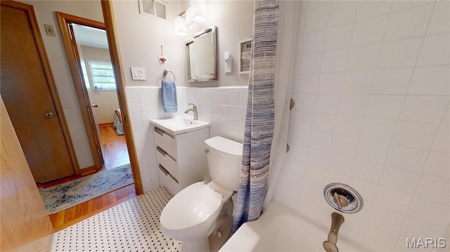9334 Litzsinger Rd, Rock Hill, MO 63144 - full bath with vanity, tile walls, shower / tub combo with curtain, and wainscoting
