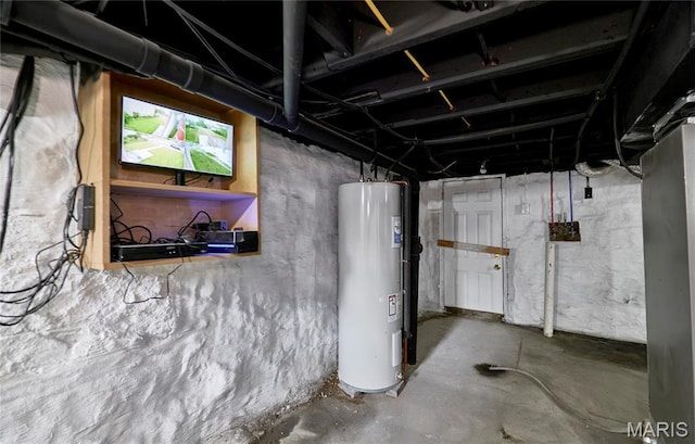 4275 E Ashland Ave, Saint Louis, MO 63115 - unfinished below grade area featuring water heater