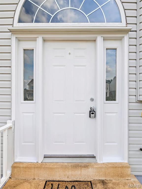 3178 5 Oaks Dr, Arnold, MO 63010 - doorway to property