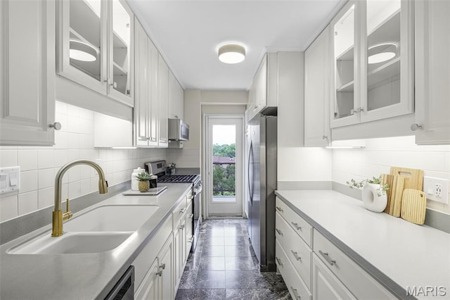 4466 W Pine Blvd Unit 7D, Saint Louis, MO 63108 - kitchen featuring appliances with stainless steel finishes, decorative backsplash, and white cabinetry