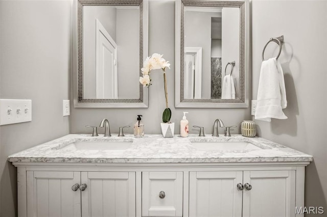 3400 Vista Ave, Saint Louis, MO 63104 - full bath featuring double vanity