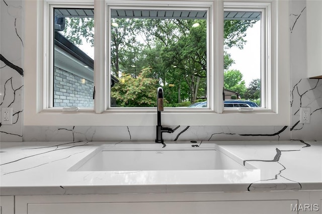 1607 Wyncliff Ln, Frontenac, MO 63131 - kitchen featuring healthy amount of natural light and light stone countertops