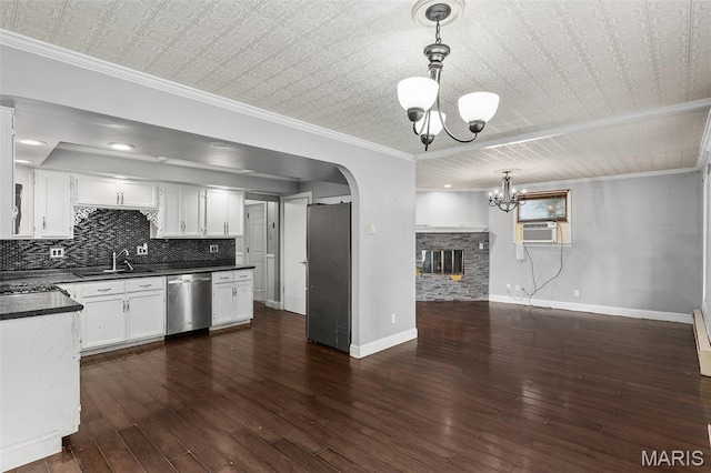 912 N Illinois Ave, Litchfield, IL 62056 - kitchen with stainless steel appliances, a chandelier, dark countertops, arched walkways, and dark wood-type flooring